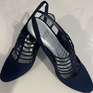 IMPO strapped navy sandals size 8 1/2 M Textile upper/man made materials NWOT